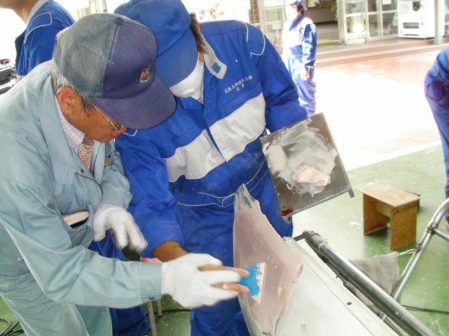 自動車車体整備士とは 在校生紹介 専門学校広島工学院大学校 自動車車体整備士とは 在校生紹介 専門学校広島工学院大学校