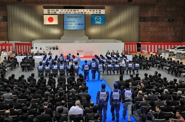 卒業生がマツダ全国サービス技術大会で総合第3位(20チーム中)に入賞!