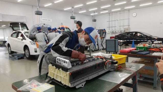 ☆2級コース/2年生『低圧電気取扱安全衛生教育』を受講しました!☆(7/26〜27)