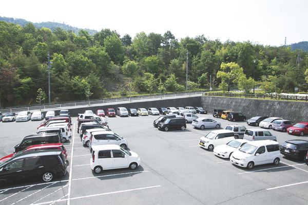 学校設備-駐車場