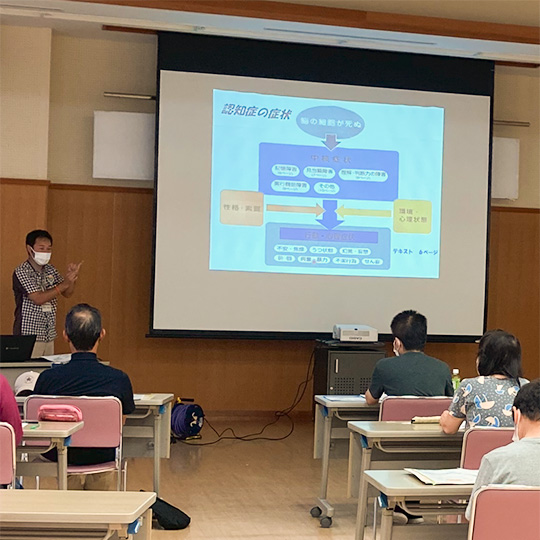 地域での講演・啓発活動の様子
